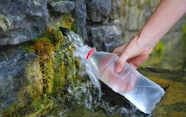 山泉水桶裝水